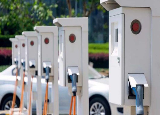 英國(guó)電動(dòng)汽車(chē)行業(yè)陷入困境，英媒：中國(guó)背鍋！